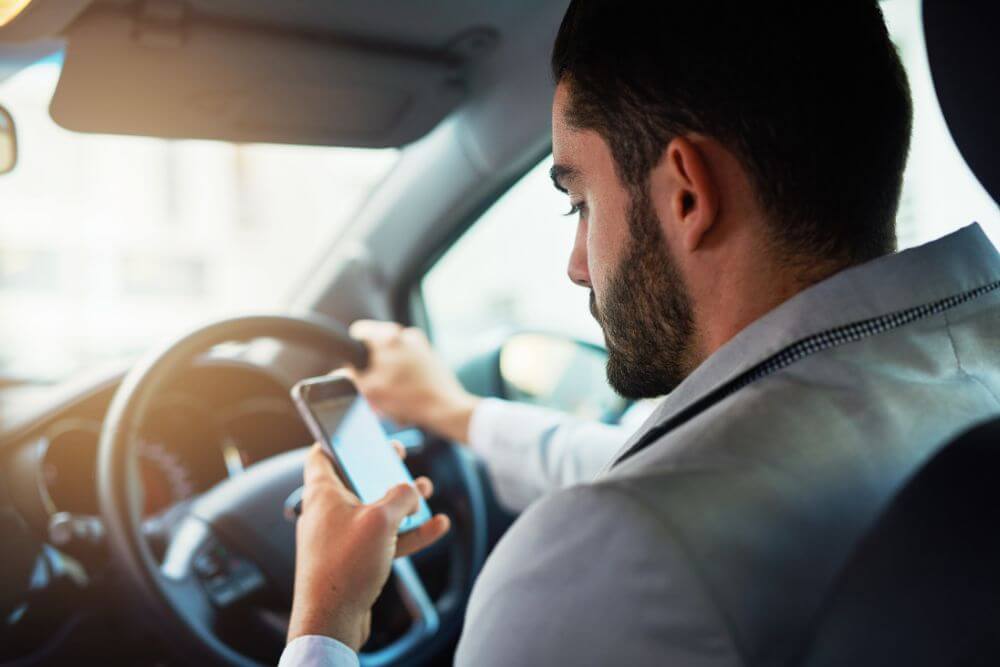4 Tips To Help You Avoid Distracted Driving